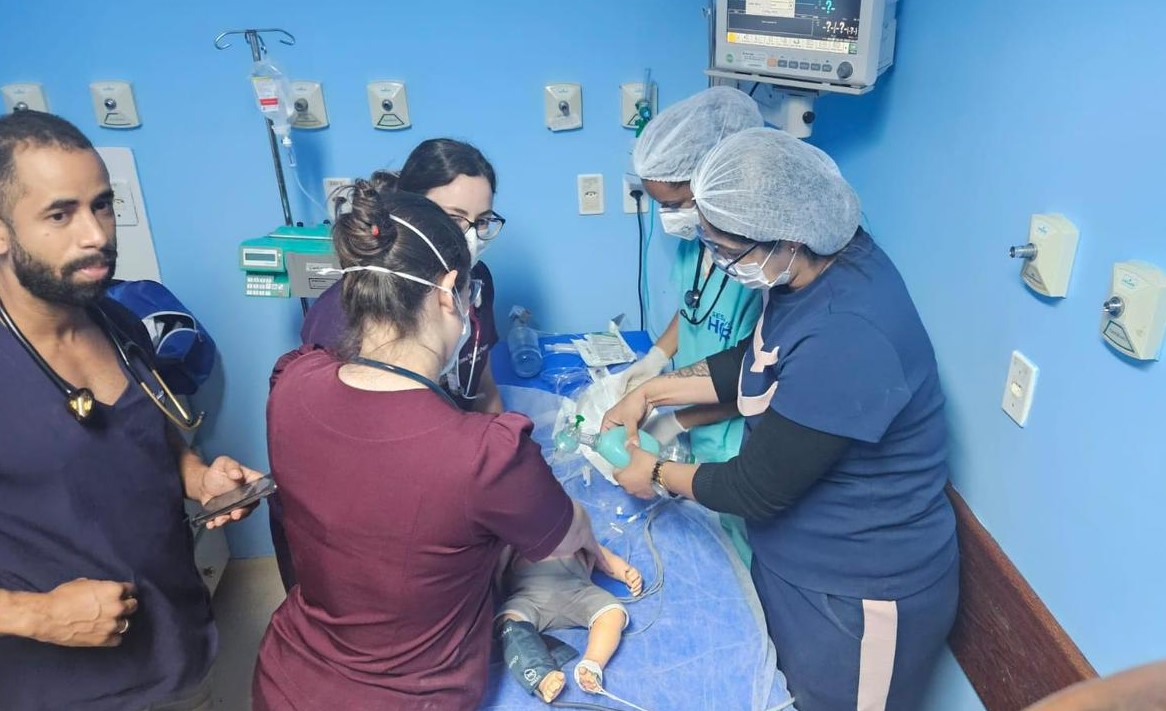 Treinamento Em Parada Cardiorrespirat Ria Da Emerg Ncia Pedi Trica Do