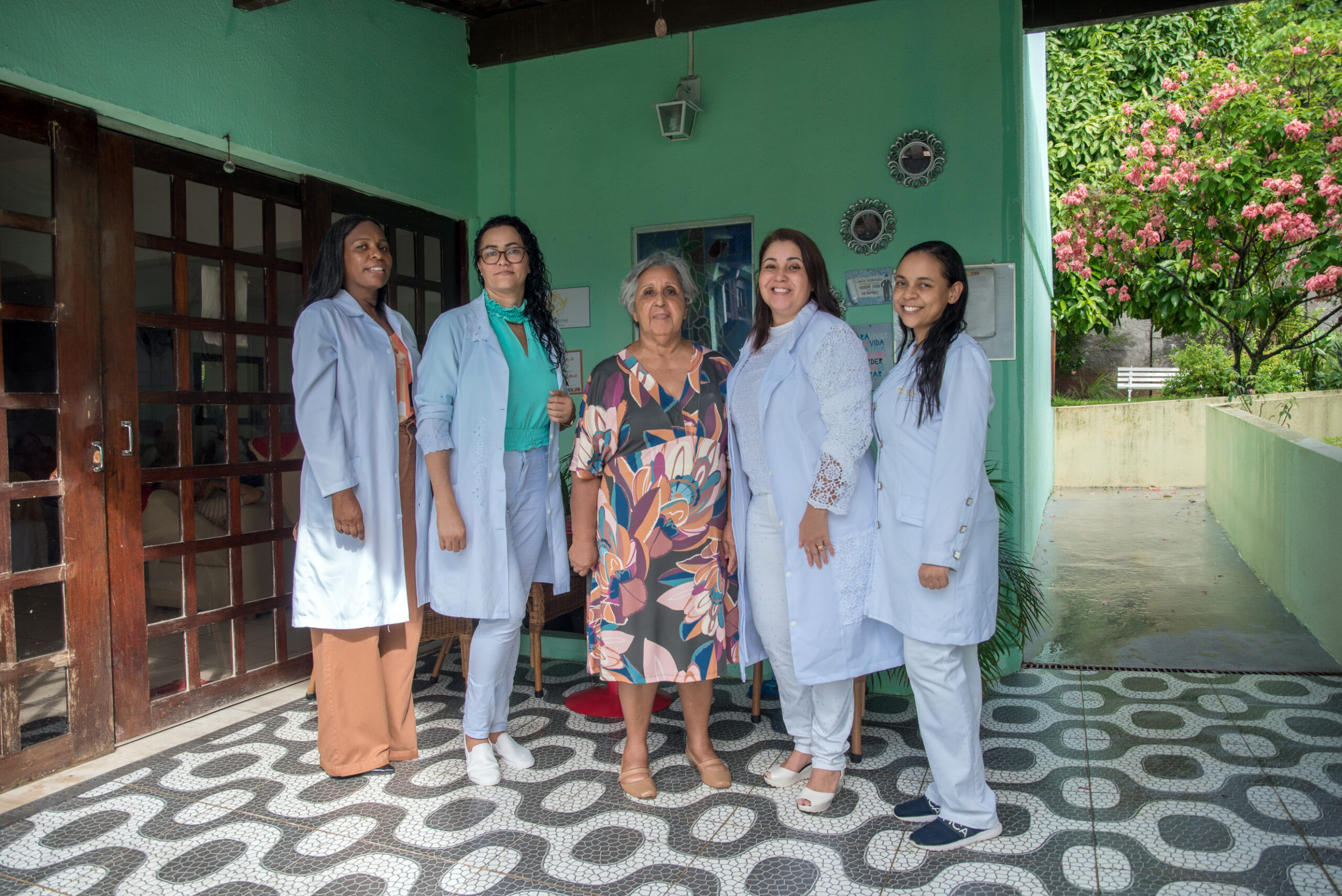 Legenda da foto: Jociene Neves dos Santos, Janice Damasceno, Ana Maria Moreira, Daniela Ramalho e Aline Santos. Foto: Elias Dantas
