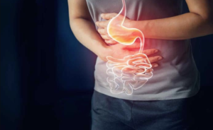 Pessoa com dor no estômago