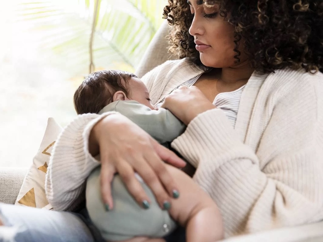 Alto risco: uma em cada cinco mães brasileiras faz amamentação cruzada