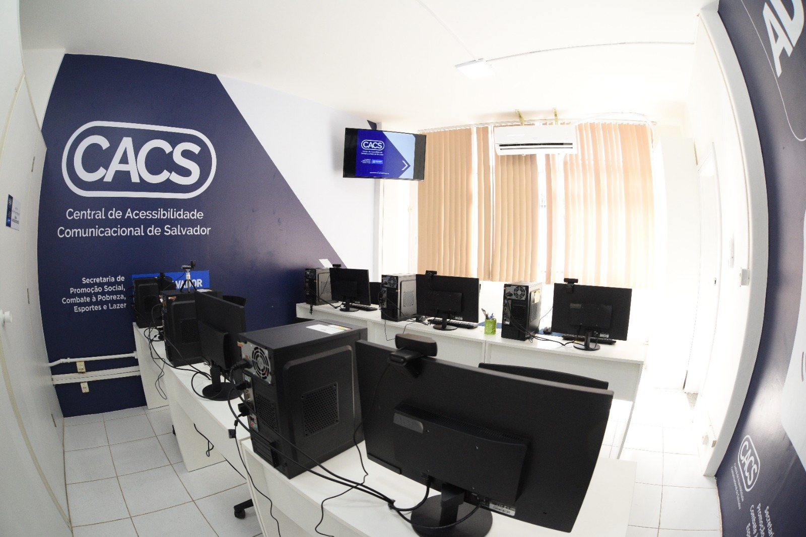 Central de acessibilidade promove mais inclusão de pessoas com deficiência auditiva e visual em Salvador