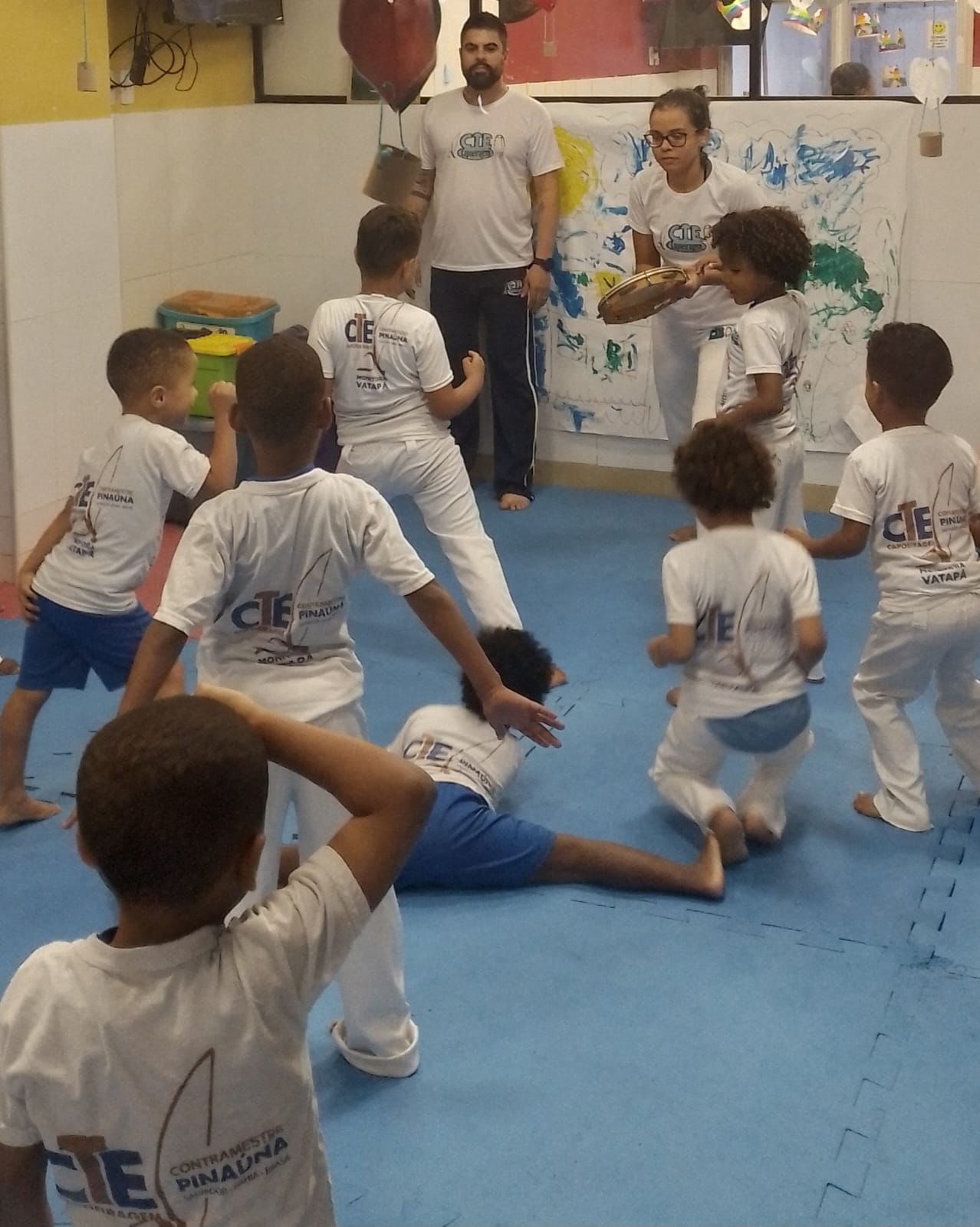 Crianças com HIV precisam de ajuda