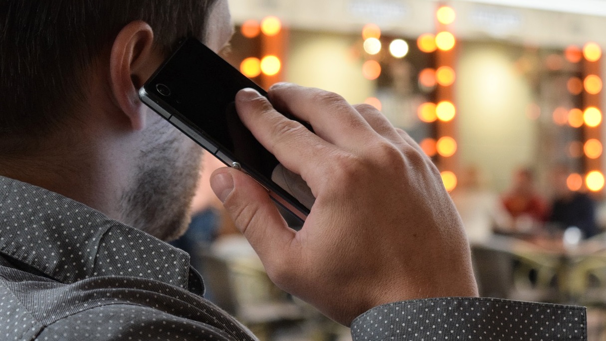 Celular pode causar tumor no cérebro? Novo estudo traz a resposta