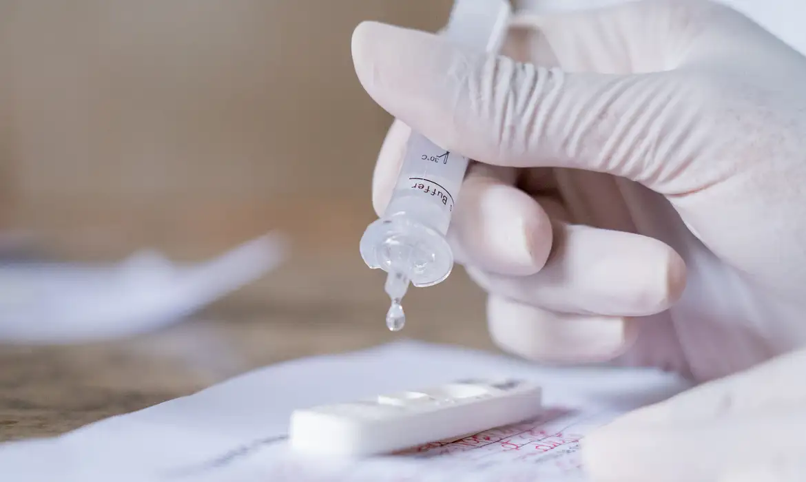 Boletim da Fiocruz indica alta de casos de covid-19 no país