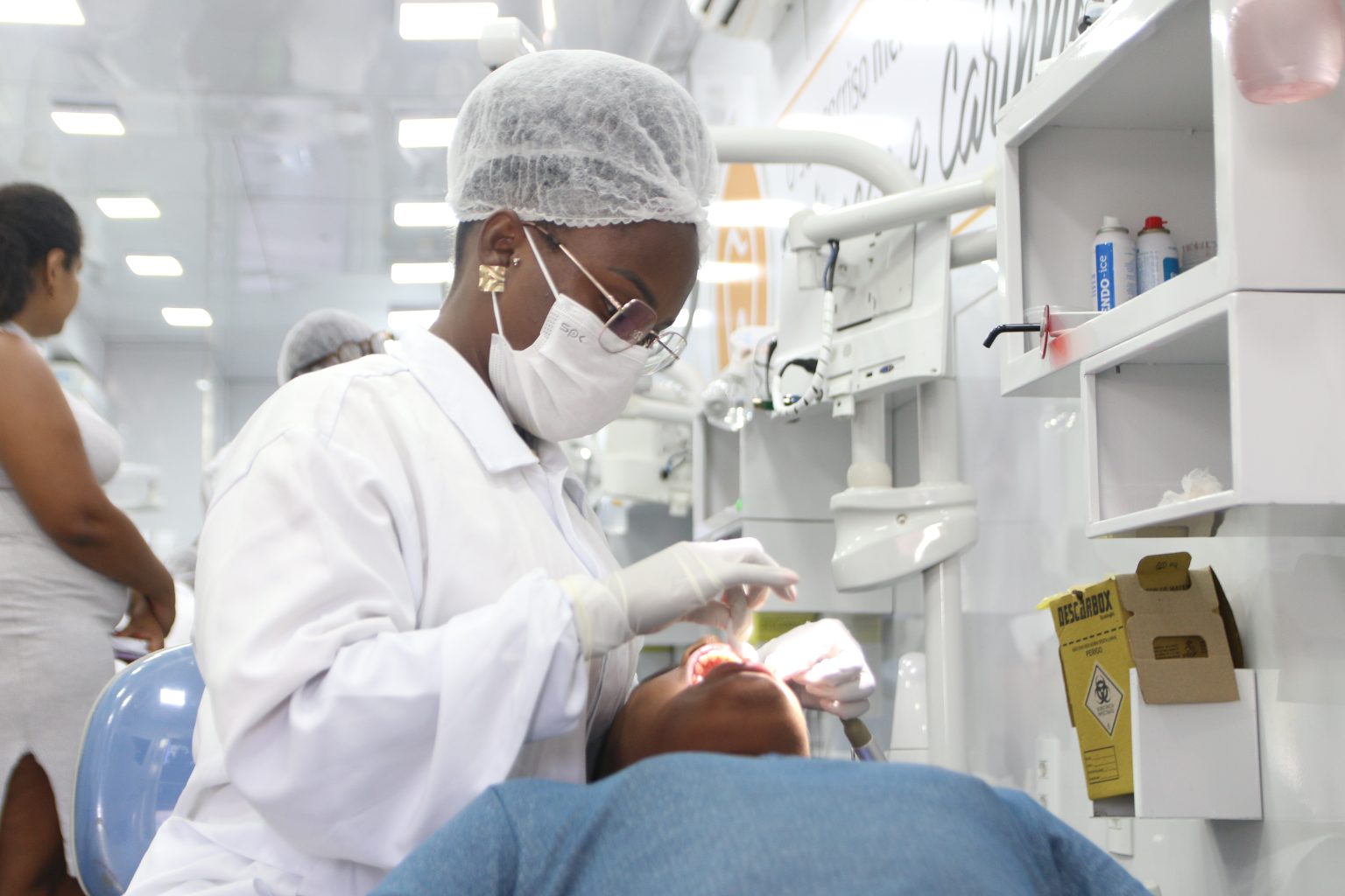 Feira Saúde Mais Perto oferece  serviços odontológicos no Pelourinho