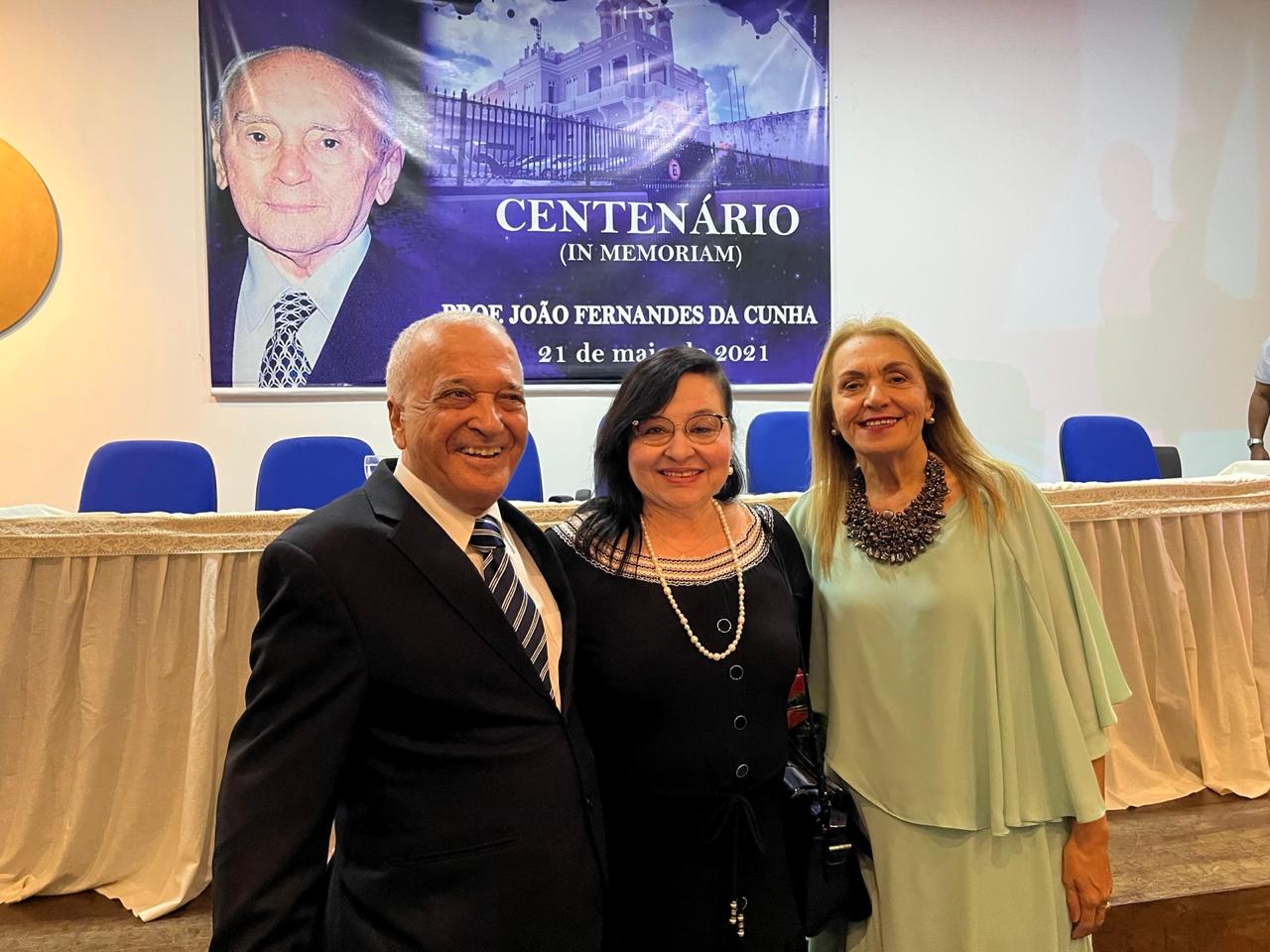 Reine chaves recebeu a Medalha do Mérito Professor João Fernandes da Cunha