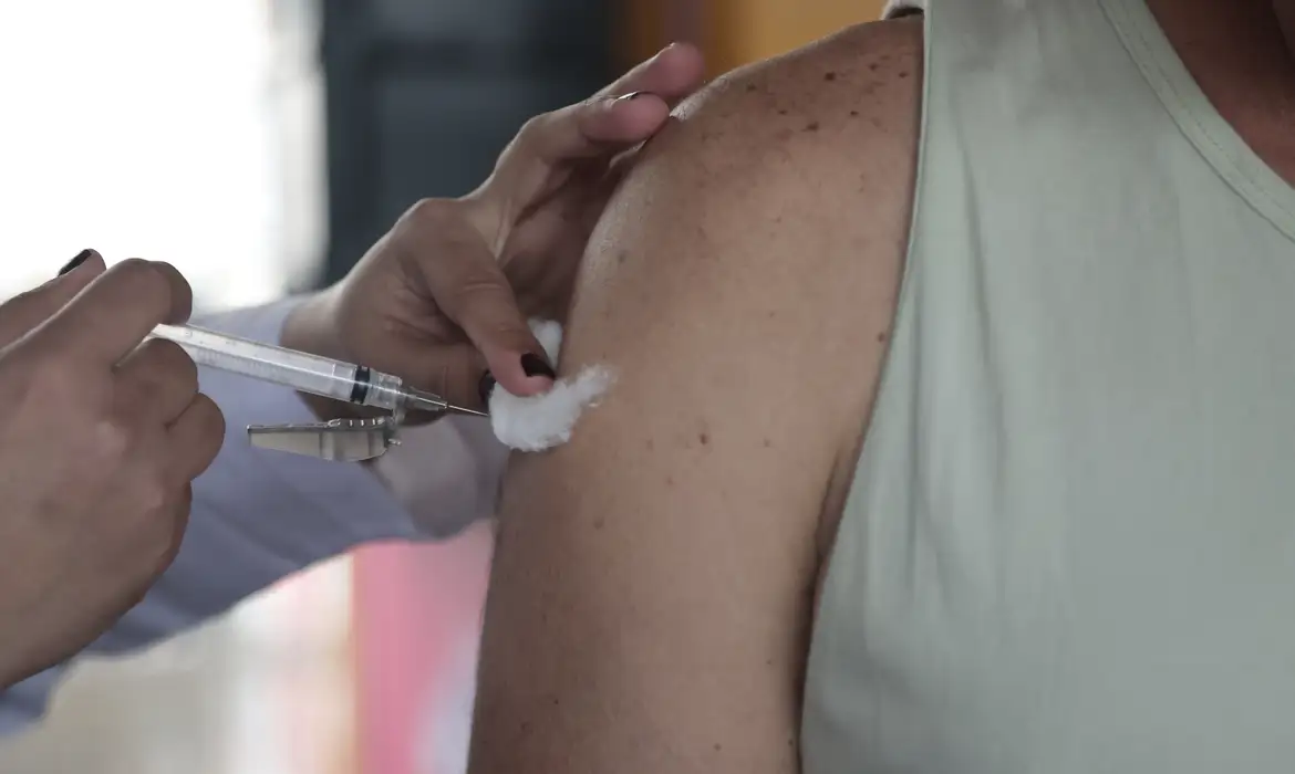 Salvador intensifica vacinação contra gripe e Covid-19 com ação especial nesta terça-feira