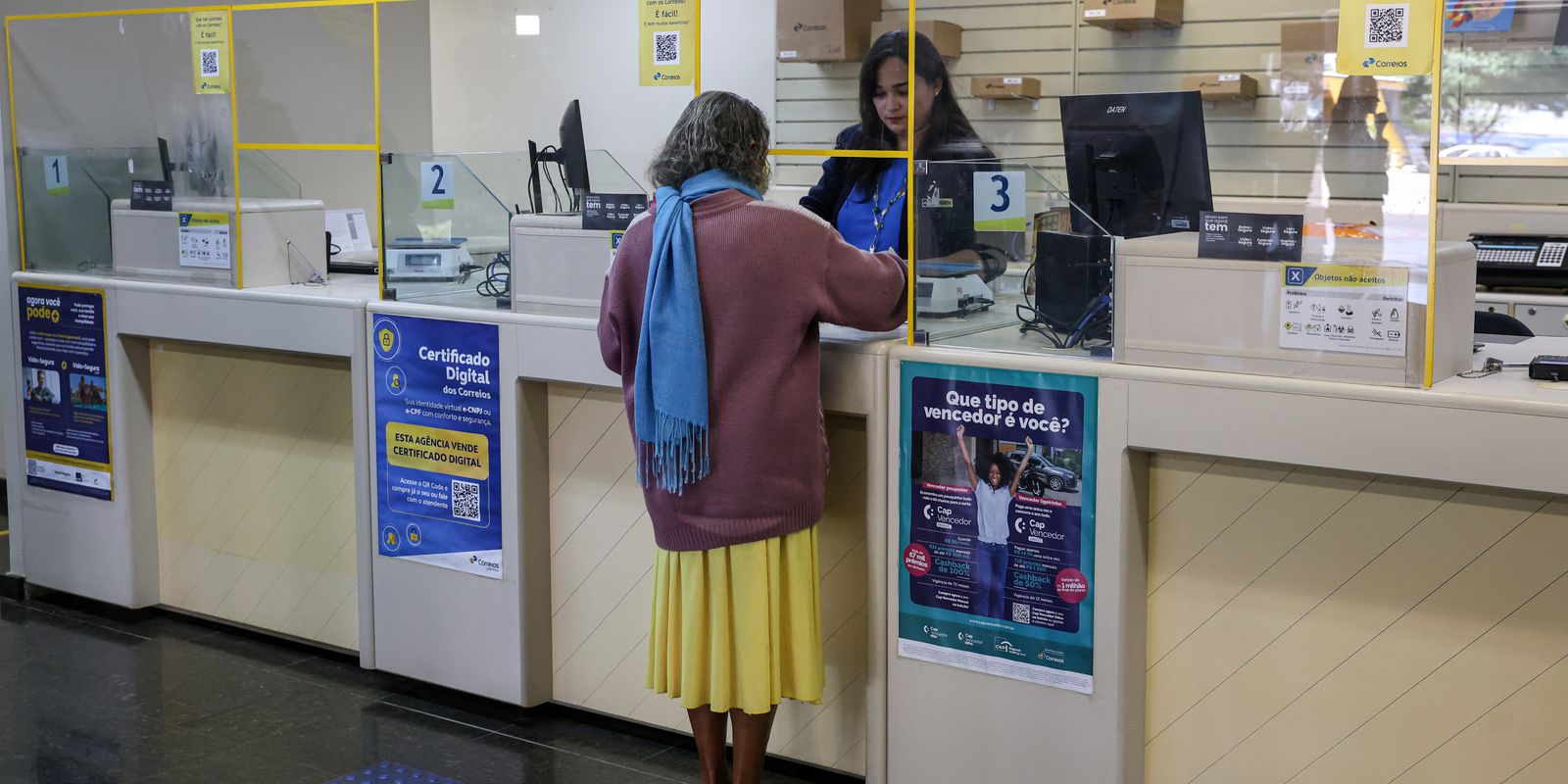 Fila nos Correios escancara despreparo no atendimento aos aposentados