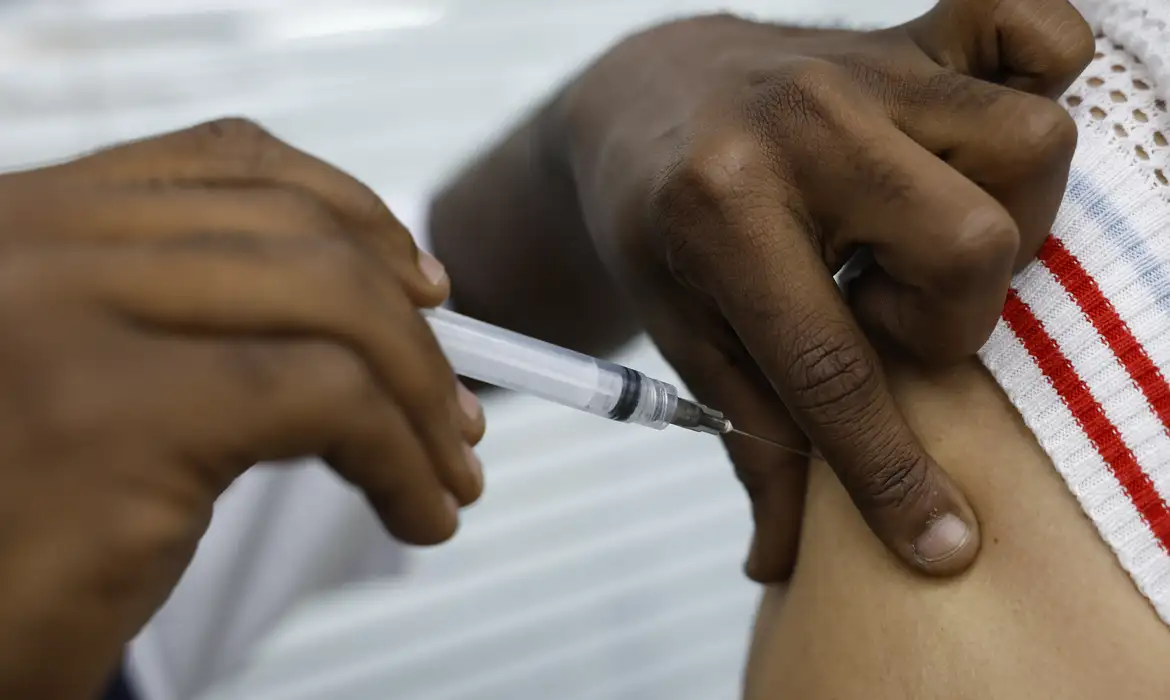 Casos de Síndrome Respiratória Aguda Grave estão em queda, diz Fiocruz