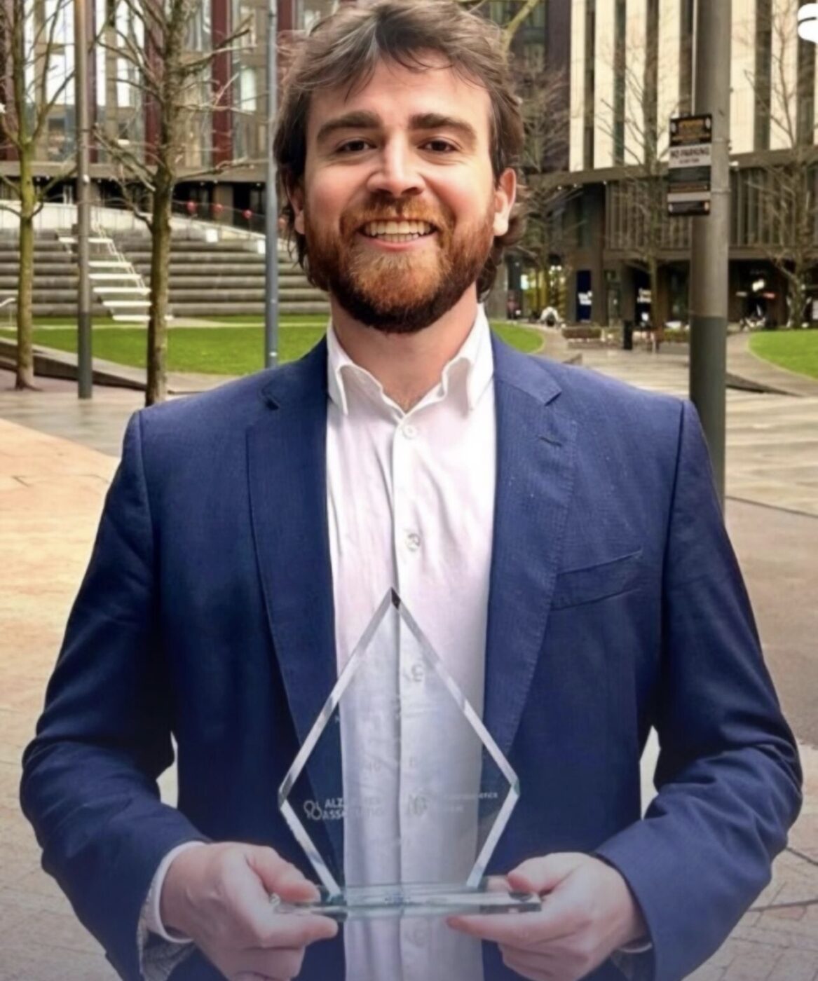 Cientista brasileiro é premiado por pesquisa sobre Alzheimer